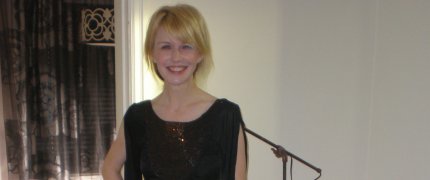 Does she really need that rod to hold her up? costume_tests_009