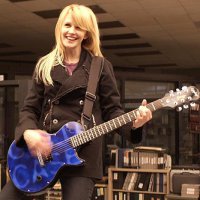 Dude looks like a lady! epiphone_001