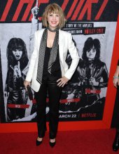 Up to her neck in it the_dirt_premiere_008