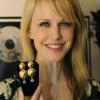 What a lovely pair of golden globes Ms Morris has ;-) golden_globe_awards_lounges_020