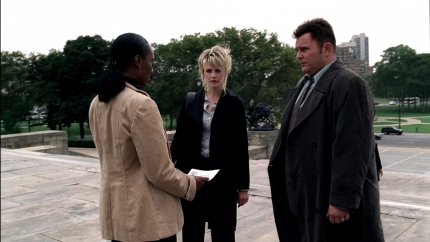 Philly has an outside! Who knew? Cold_Case_s01e03_1080p_278