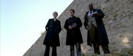 This initial CSI team report says 'hole' - I can see where they're coming from with that. Cold_Case_S02E04_lilly_008