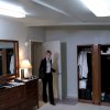 O.M.G. this place is so clean. I love this guy.  Ahem.  I'm mean: what a sicko! Cold_Case_S02E09_lilly_209