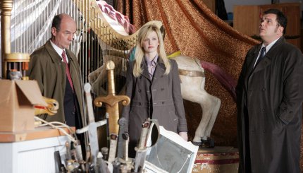 Hoarding again Lilly? - No! I've cut down a lot! - (whistles) s03e18_still_001