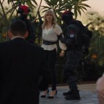 Charlotte's last stand Colony_S01E09_1080p_120