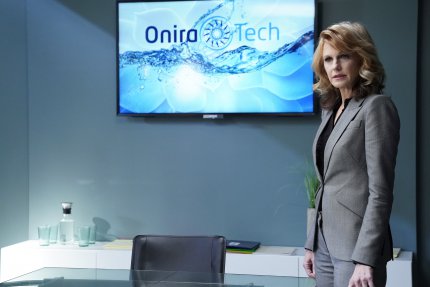 Power suit. PowerPoint Reverie_s01e07_promo_001